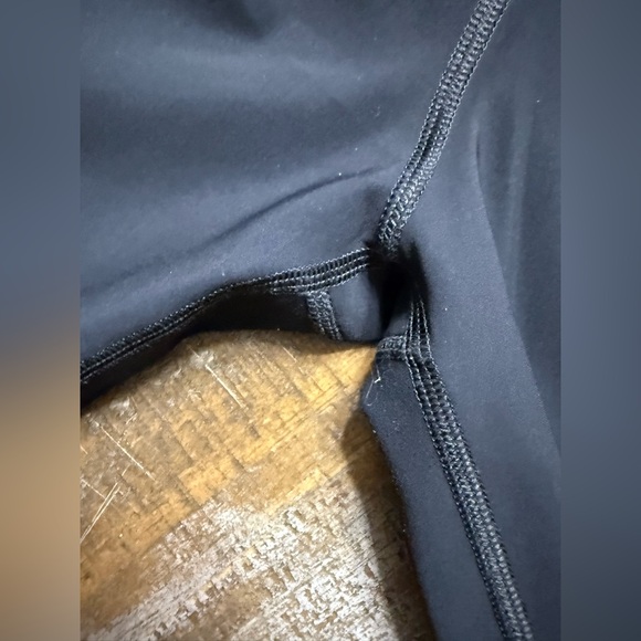 ALO Yoga Women's Ripped warrior black Leggings - Picture 12 of 12